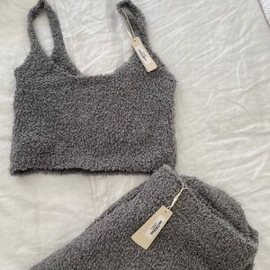 *NWT NEVER WORN* SKIMS cozy knit joggers & bra top